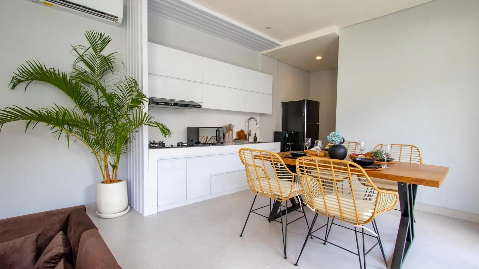 Unwind In Style - Brand New 2Br Villa With Pool Kerobokan