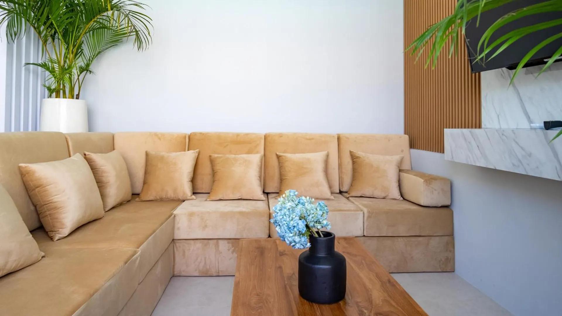 Unwind In Style - Brand New 2Br Villa With Pool Kerobokan  Kerobokan (Bali)