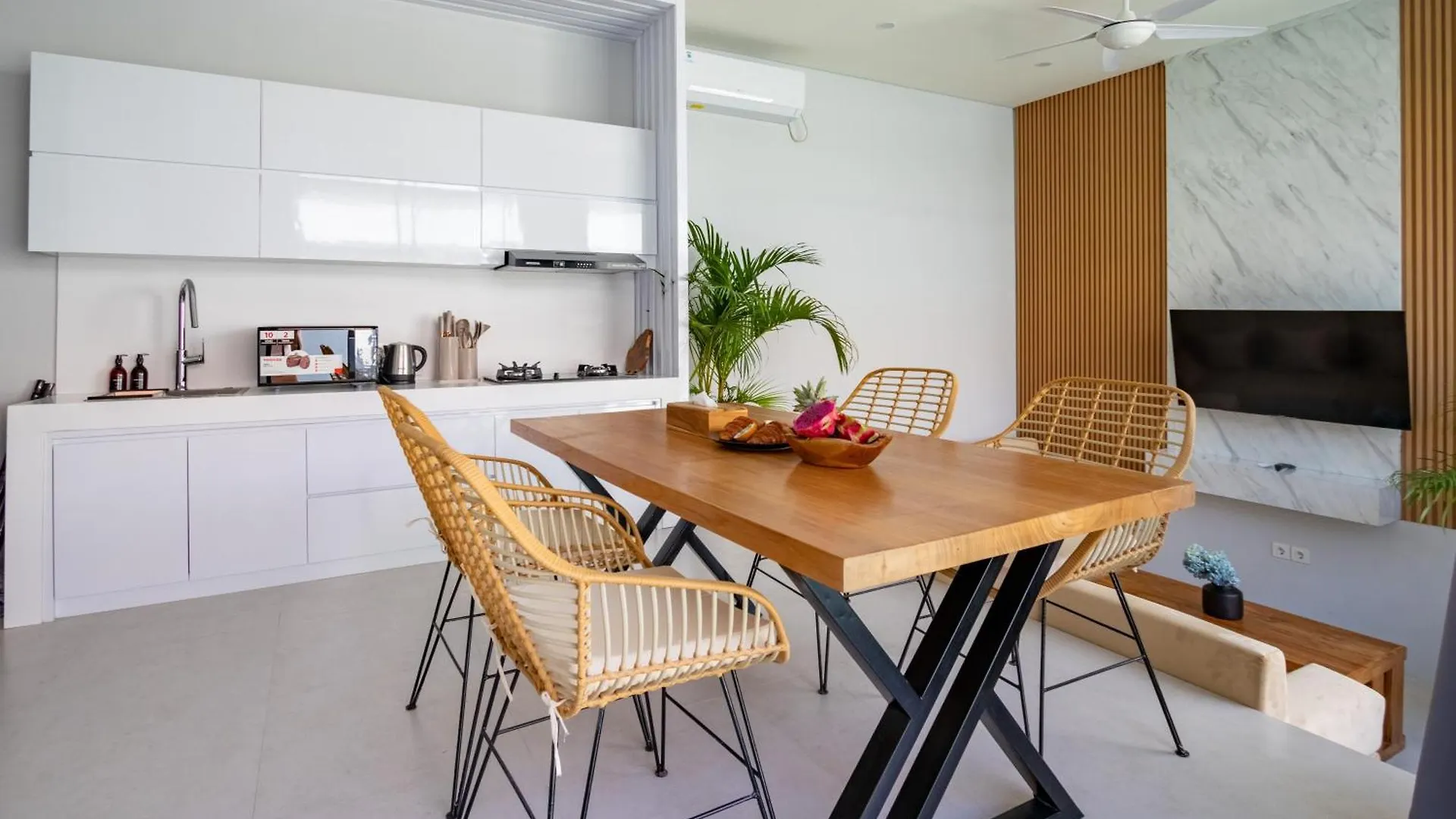 Unwind In Style - Brand New 2Br Villa With Pool Kerobokan