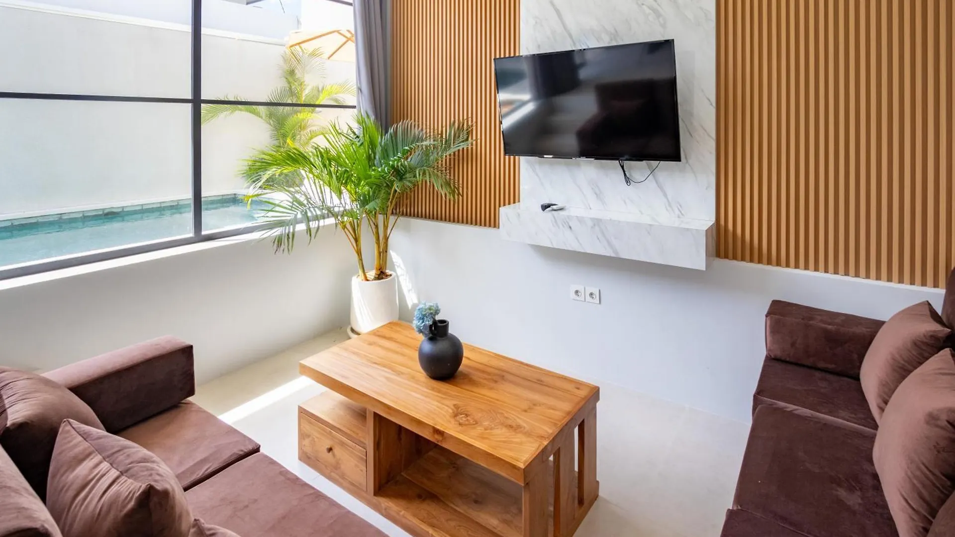 Unwind In Style - Brand New 2Br Villa With Pool Kerobokan